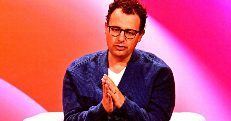 Anthropic CEO Dario Amodei has struck a drastically different tone, instead apologizing and groveling for the president's favor.