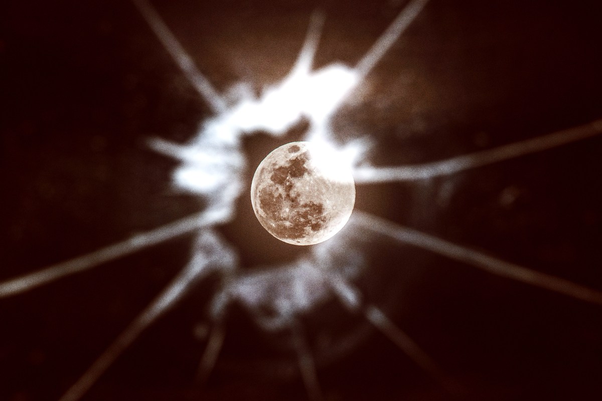 After Nixing Its Planned Moon Landing, NASA Is Starting to Seriously Lose the Moon Race to China