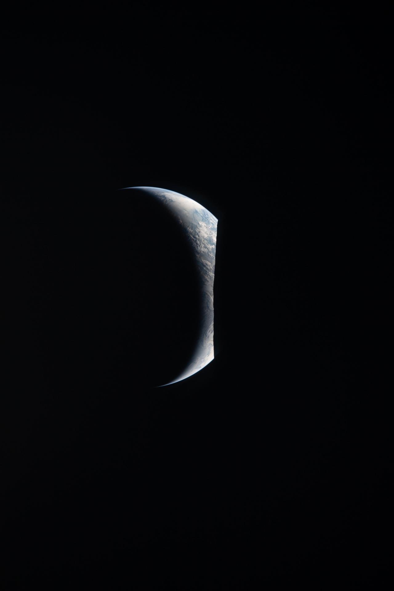 At 7:22 pm Eastern time, the crew saw the Earth emanating once more from behind the lunar surface, an otherworldly "Earthrise" that few will ever get to experience in their lifetimes.
