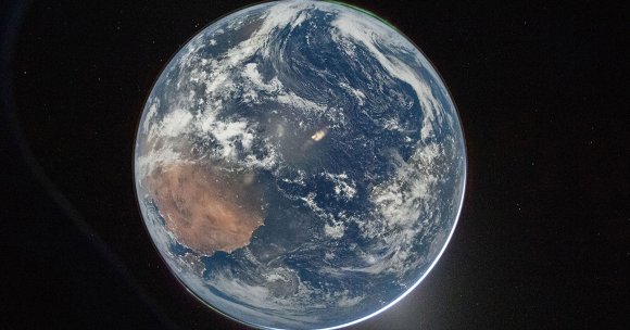 NASA astronaut and Artemis 2 mission commander Reid Wiseman took a moment to snap a breathtaking photo of the full Earth.