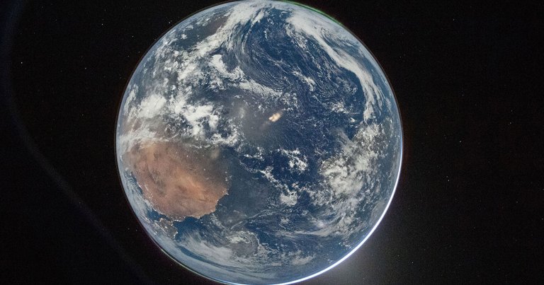 NASA astronaut and Artemis 2 mission commander Reid Wiseman took a moment to snap a breathtaking photo of the full Earth.