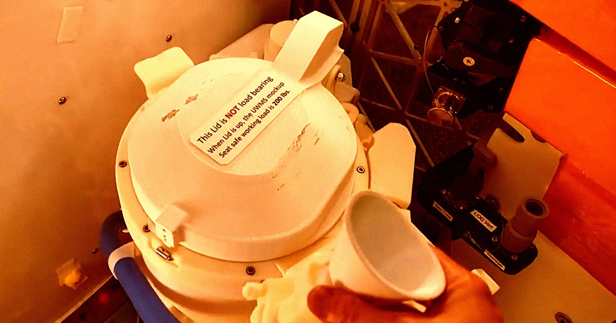 Moon Spacecraft's Toilet Fails Hours Into Ten-Day Journey