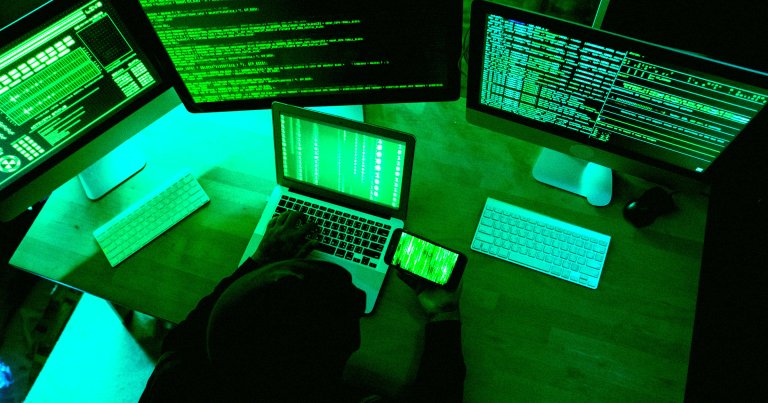 Trump administration officials said they oppose Anthropic's plan to expand access to its new AI, Mythos, citing security concerns.