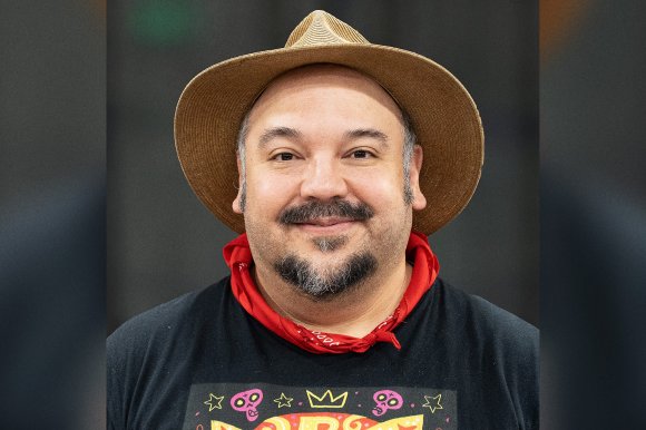 A portrait of Jorge Gutierrez.