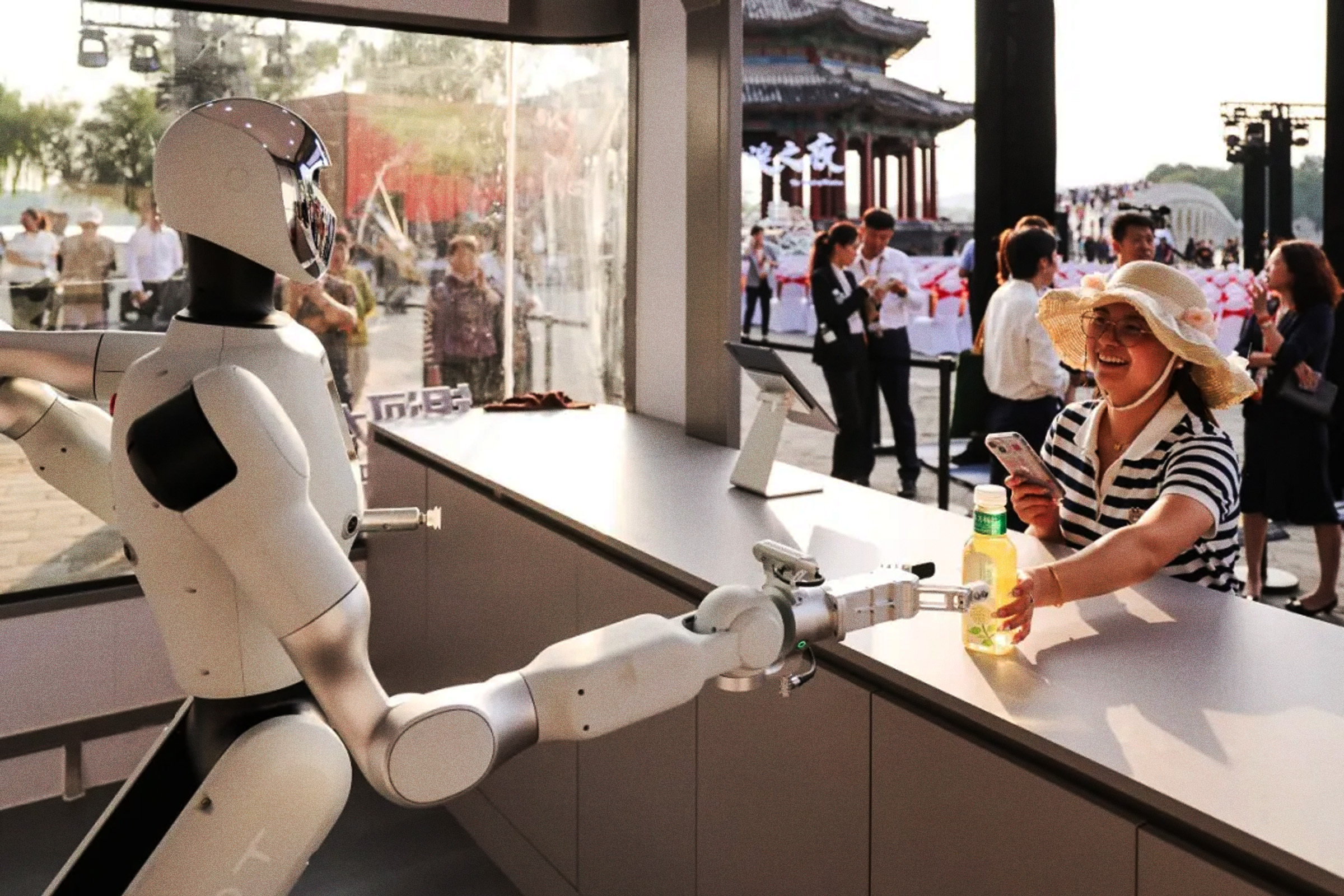 A New Store in Hong Kong Has No Human Employees, Just a Single Humanoid Robot