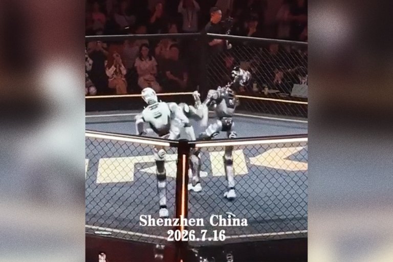 A screenshot of two robots fighting in a ring, with one of the robots' head detaching from its body.