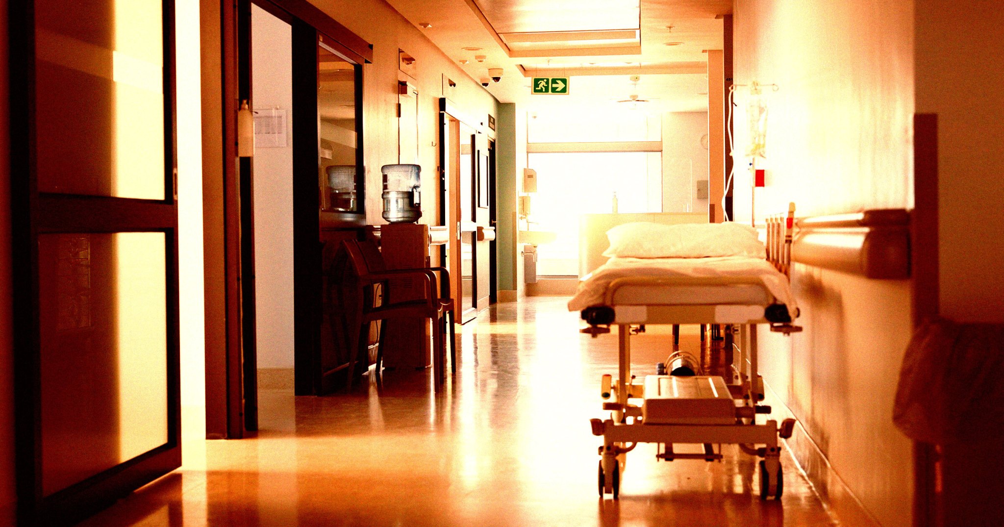 futurism.com - Frank Landymore - Hospitals Are Getting So Hot That Surgeries Are Getting Canceled and Staff Are Fainting