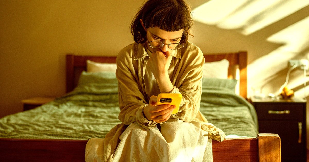 Early Smartphone Ownership Linked to Higher Eating Disorder Risk in Children - News Directory 3