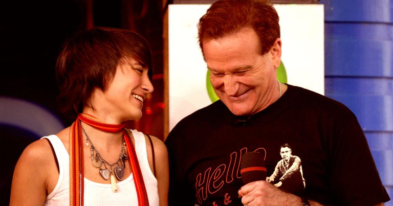 Zelda Williams and Robin Williams during Robin Williams and JoJo Visit MTV's "TRL."