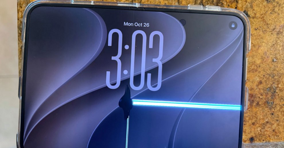 The Hinge on Apple’s Constantly Breaking New Foldable iPhone Was “Built With AI”